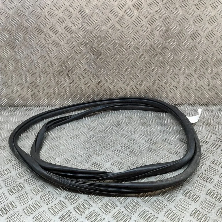 Bagāžnieka blīvgumija (uz virsbūves) 6788142080