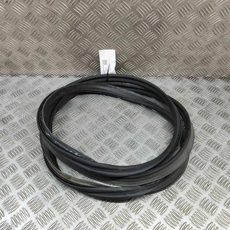 Bagāžnieka blīvgumija (uz virsbūves) A2467400378