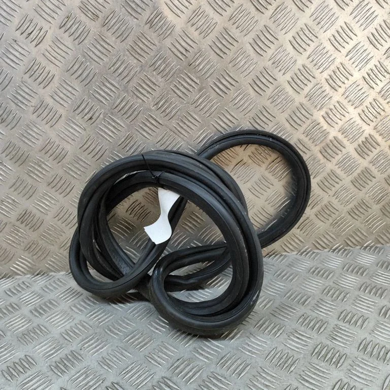 Loading door rubber seal (on body) 4A1FA38