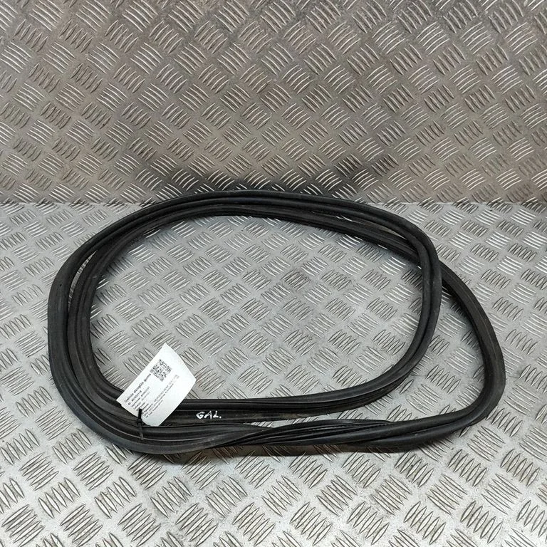 Bagāžnieka blīvgumija (uz virsbūves) A2187500098