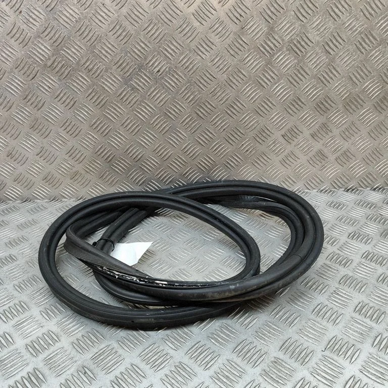 Loading door rubber seal (on body) 7430617