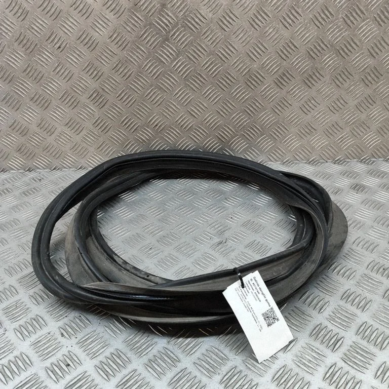 Bagāžnieka blīvgumija (uz virsbūves) 4G9827705D