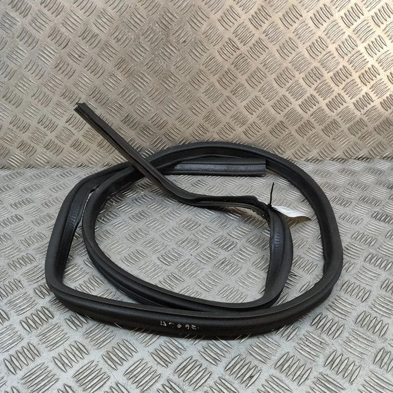 Loading door rubber seal (on body) 7790209
