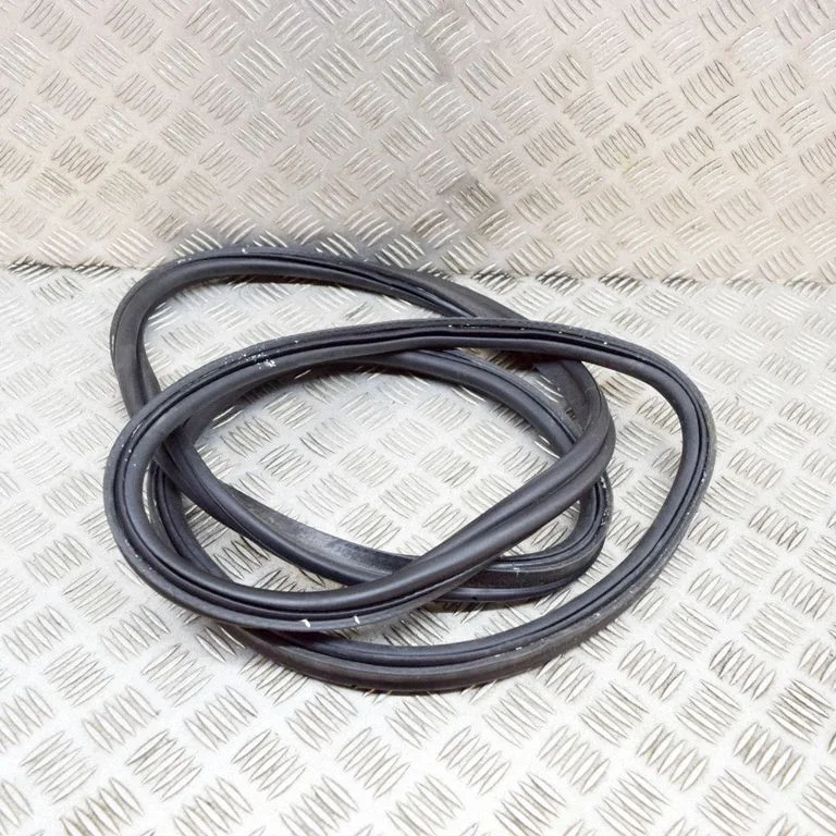 Loading door rubber seal (on body) 7430617