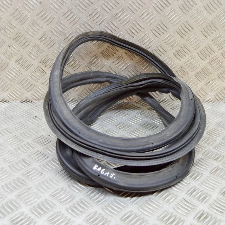 Bagāžnieka blīvgumija (uz virsbūves) 5E9827705F
