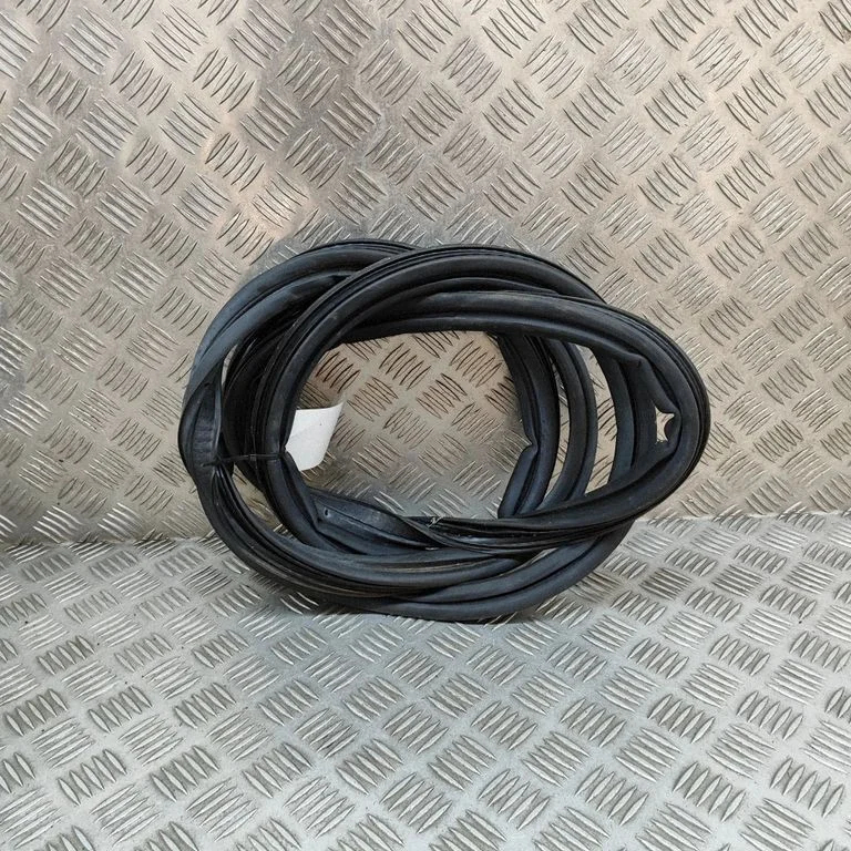 Loading door rubber seal (on body) 908306PA0D