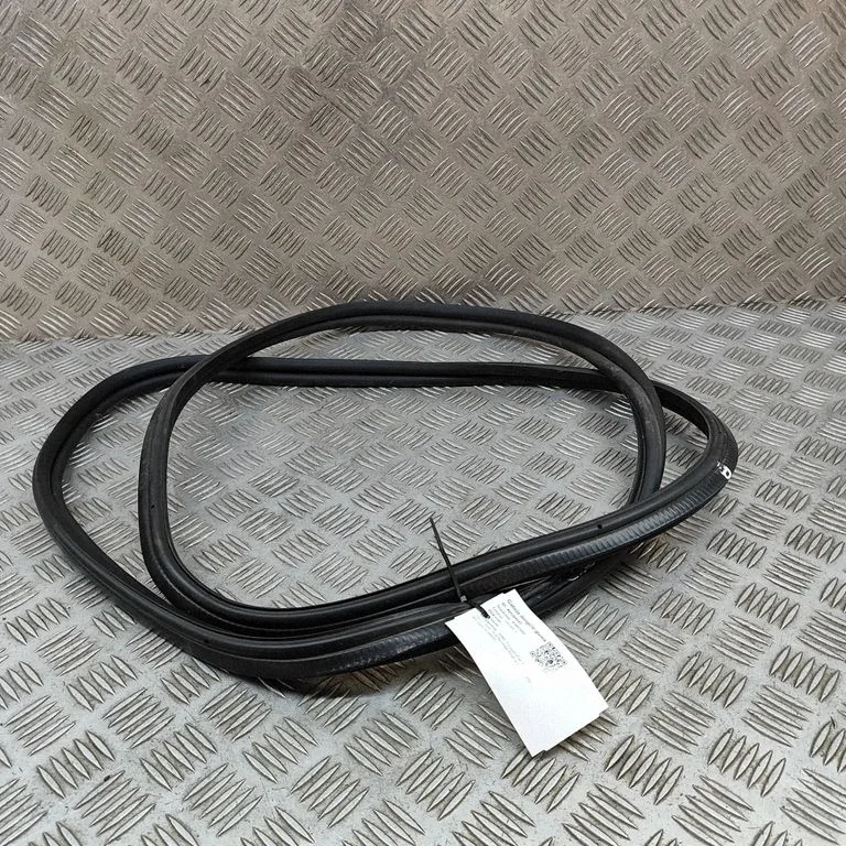Bagāžnieka blīvgumija (uz virsbūves) 7295198