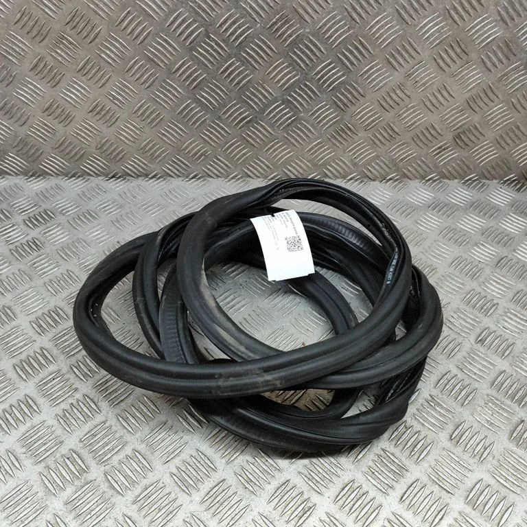 Bagāžnieka blīvgumija (uz virsbūves) 3G8827705