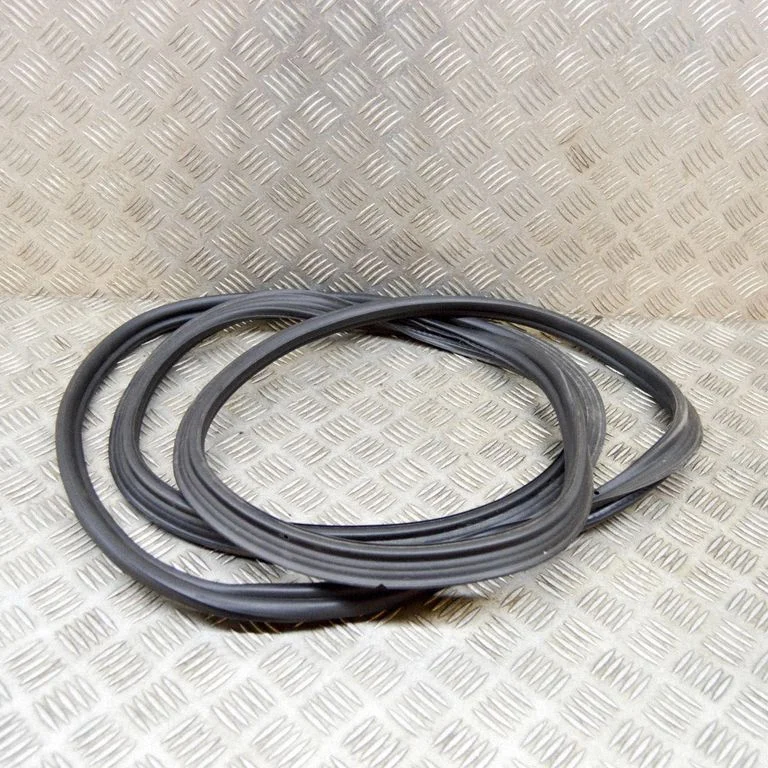 Loading door rubber seal (on body) 95B827705K
