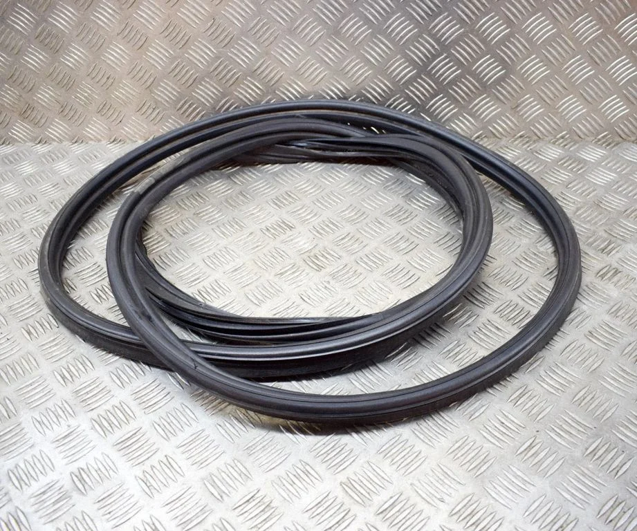 Loading door rubber seal (on body) – BMW X6 F16 (2014-2017)