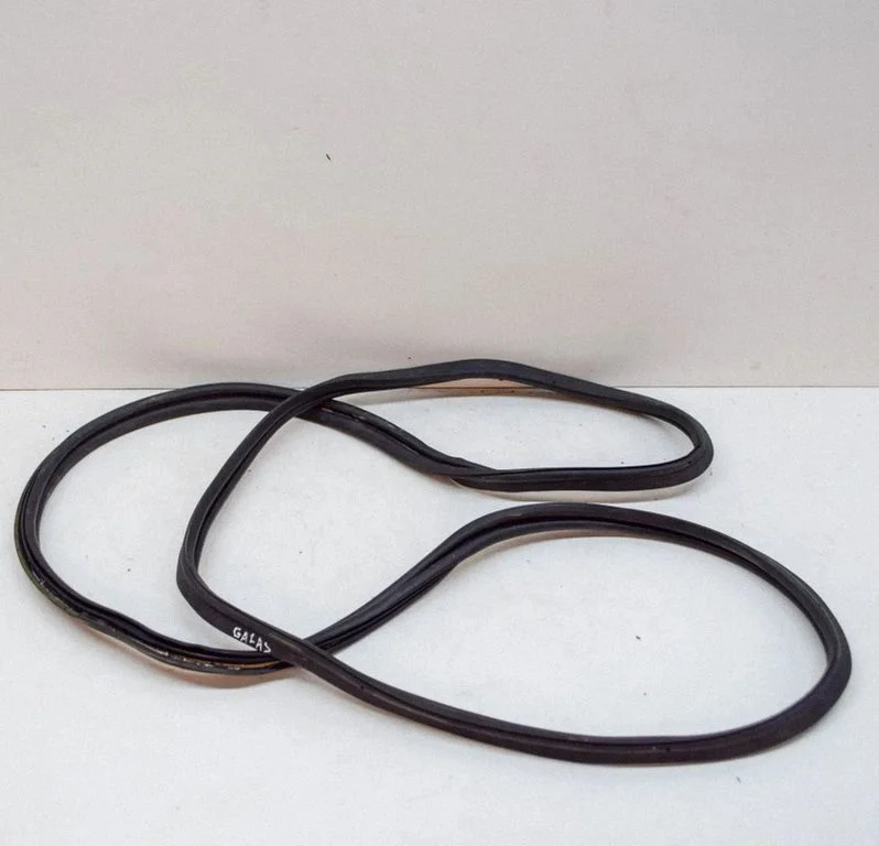 Loading door rubber seal (on body)