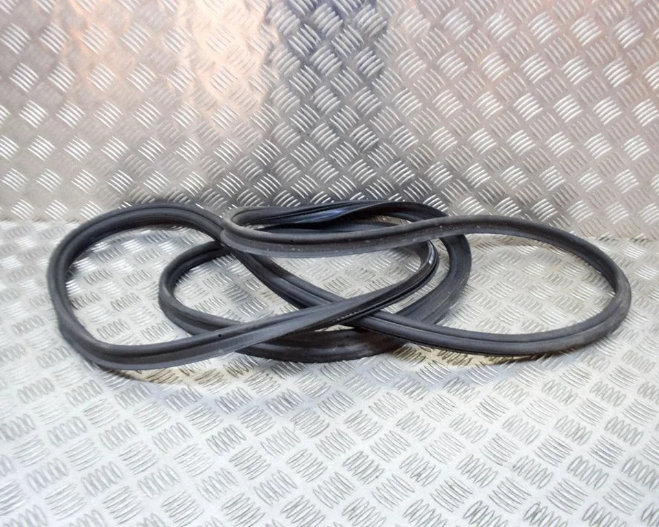 Loading door rubber seal (on body) 4K8827705B