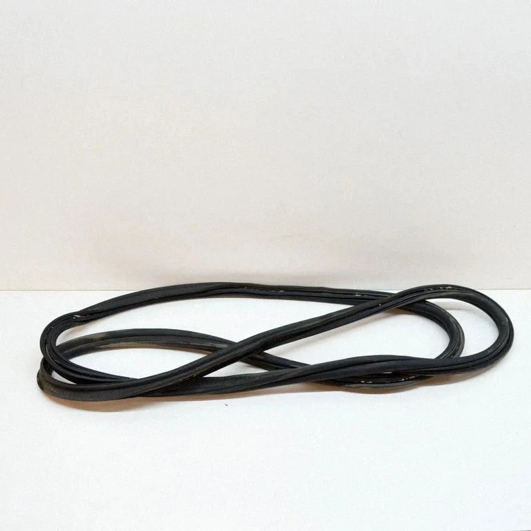 Loading door rubber seal (on body) 103303800D
