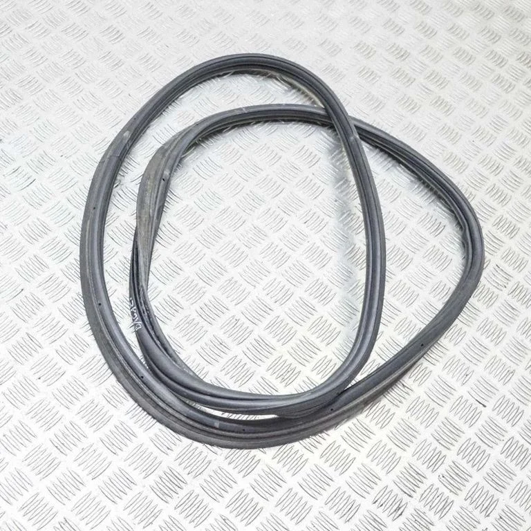 Loading door rubber seal (on body)