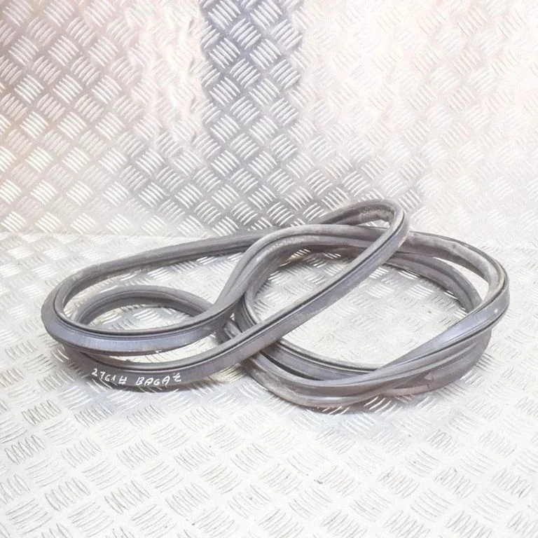 Bagāžnieka blīvgumija (uz virsbūves) 7397317
