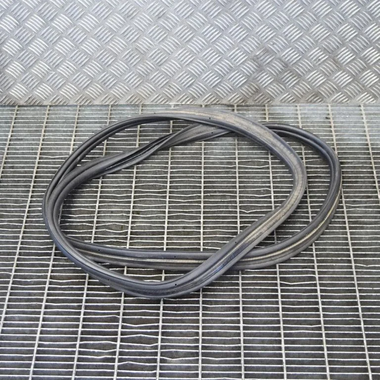 Loading door rubber seal (on body) – Maserati Ghibli (2013-)