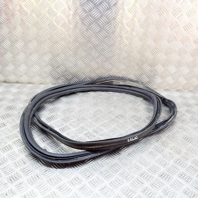 Loading door rubber seal (on body) – Maserati Ghibli (2013-)