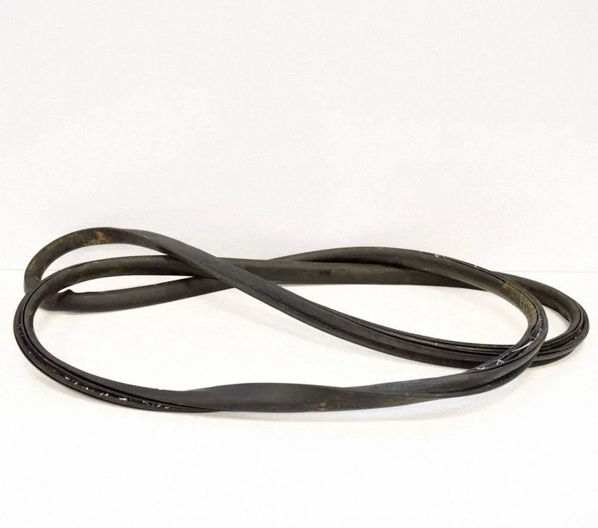 Loading door rubber seal (on body) 8J242131