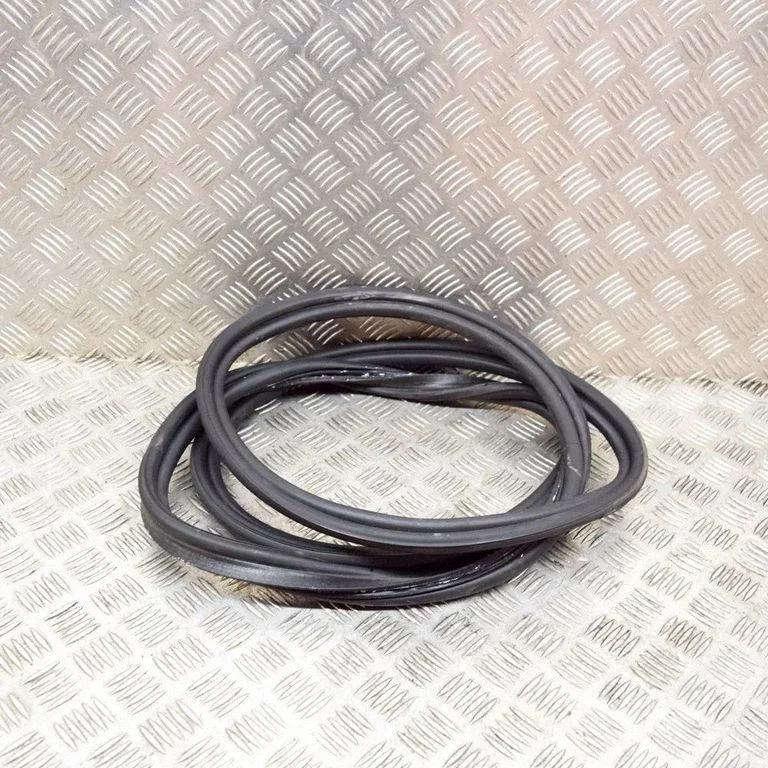 Loading door rubber seal (on body) 7430617