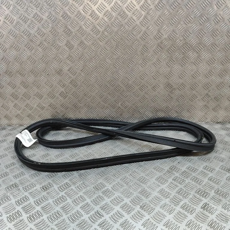 Bagāžnieka blīvgumija (uz virsbūves) 31457012