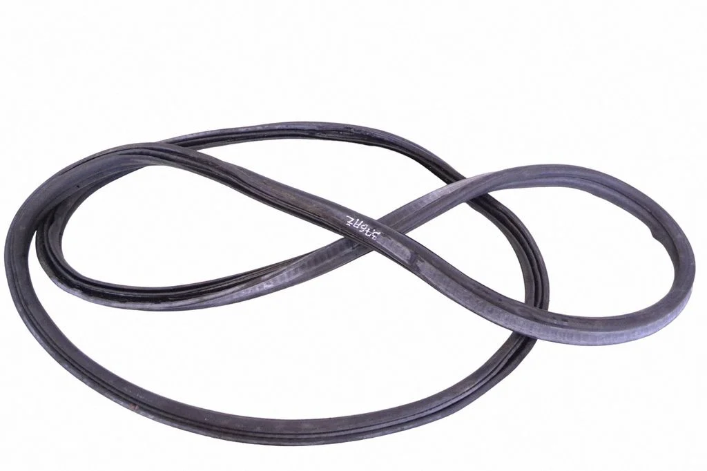 Bagāžnieka blīvgumija (uz virsbūves) 10R047850