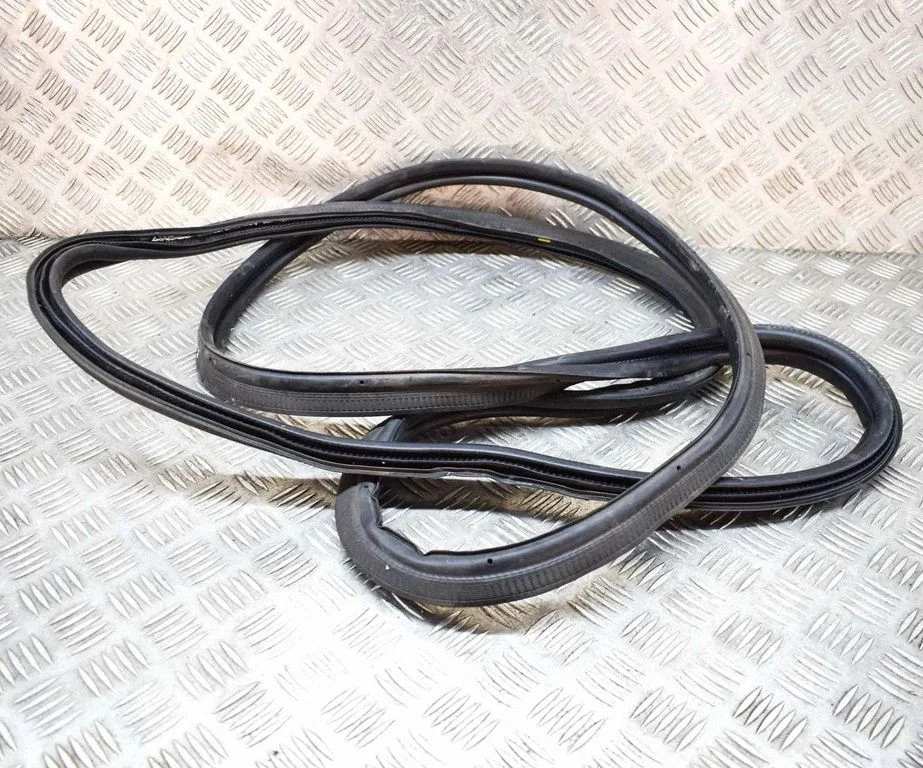 Bagāžnieka blīvgumija (uz virsbūves)