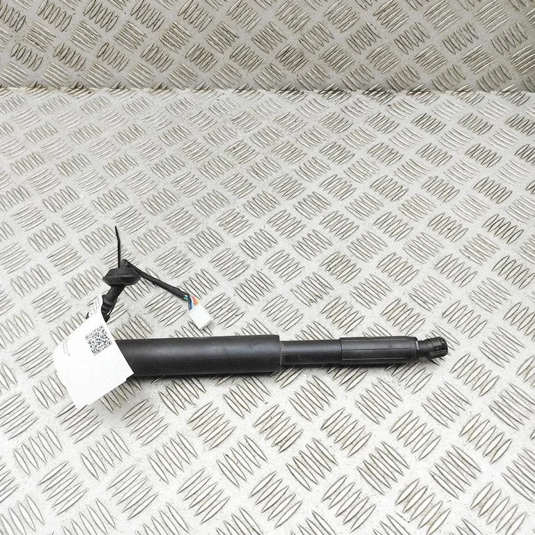Siłownik (sprężyna gazowa) klapy bagażnika 171486600D
