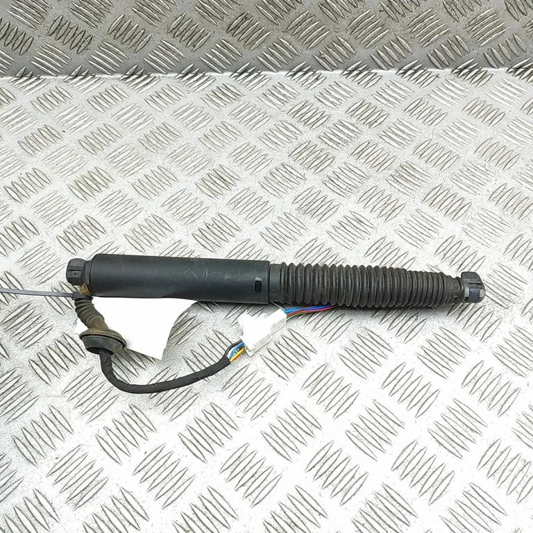 Aizmugurējā vāka amortizators 155148800B