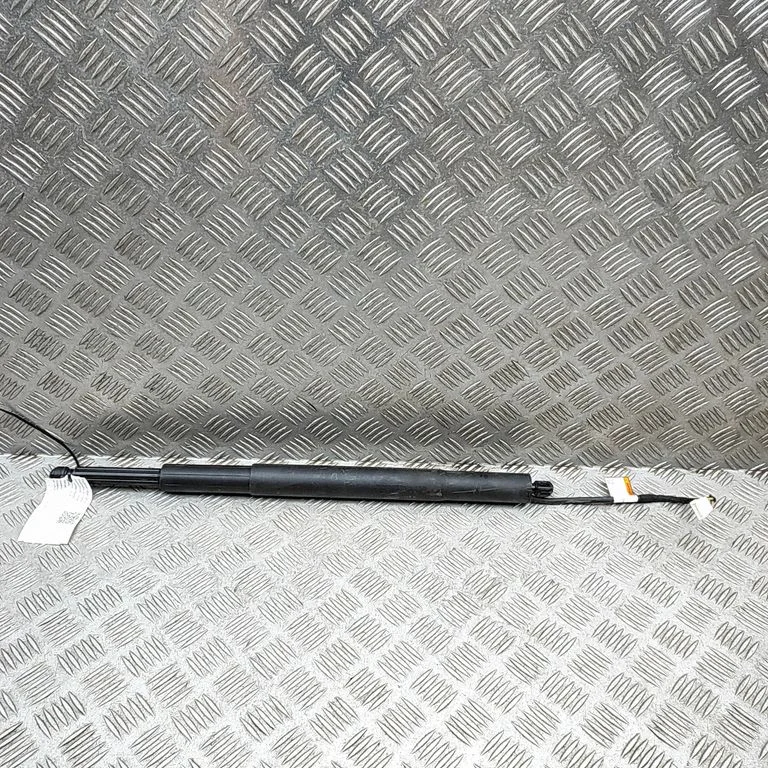 Tailgate/trunk strut/damper – BMW 5 Series G30 G31 G38 (2016-)
