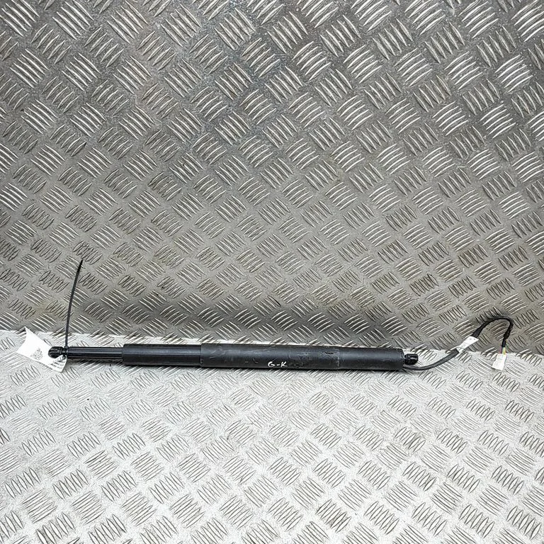 Tailgate/trunk strut/damper – BMW 5 Series G30 G31 G38 (2016-)