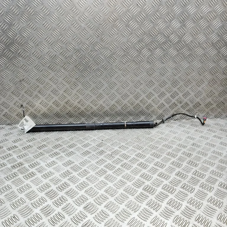 Aizmugurējā vāka amortizators 7P5827851J