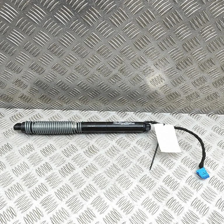 Tailgate/trunk strut/damper – BMW 7 Series G11 G12 (2015-2022)