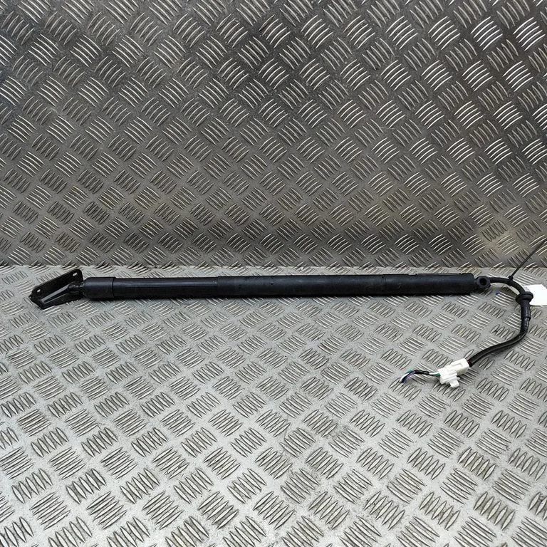 Siłownik (sprężyna gazowa) klapy bagażnika 6892046010