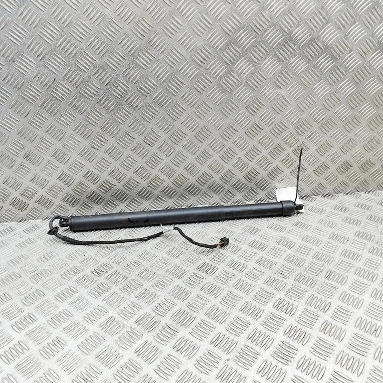 Siłownik (sprężyna gazowa) klapy bagażnika K8D270354AE