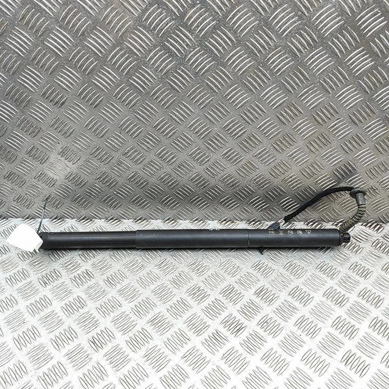 Aizmugurējā vāka amortizators 5FE827851B