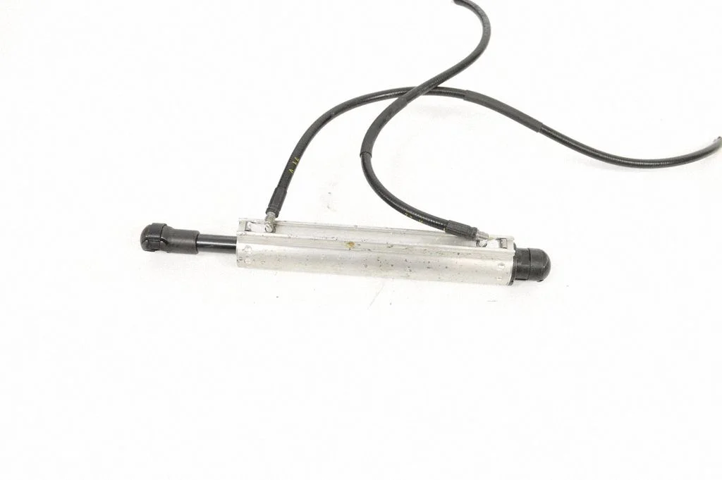 Tailgate/trunk strut/damper – Mercedes-Benz R-Class W251 (2005-2013)