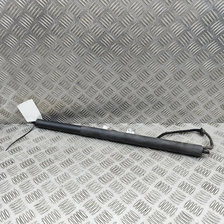 Siłownik (sprężyna gazowa) klapy bagażnika 6701078690