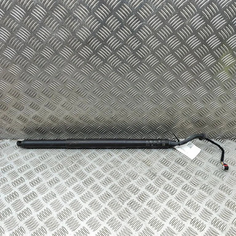 Siłownik (sprężyna gazowa) klapy bagażnika 760827851C