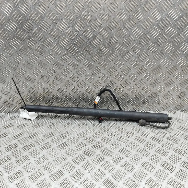 Siłownik (sprężyna gazowa) klapy bagażnika 6701065110