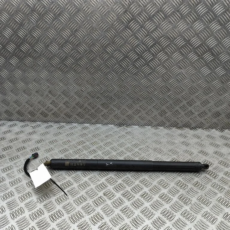 Siłownik (sprężyna gazowa) klapy bagażnika 5LG827851B