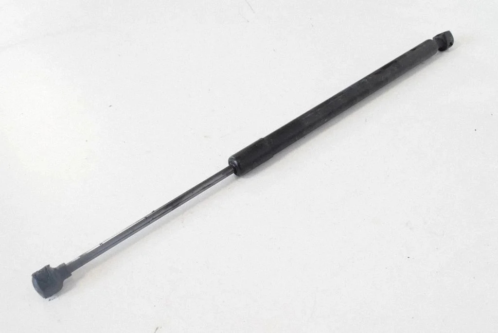 Siłownik (sprężyna gazowa) klapy bagażnika 8T8827552