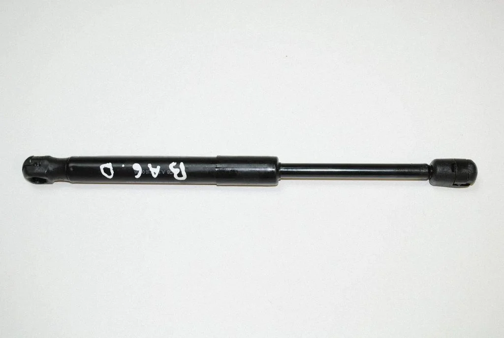 Aizmugurējā vāka amortizators – labā