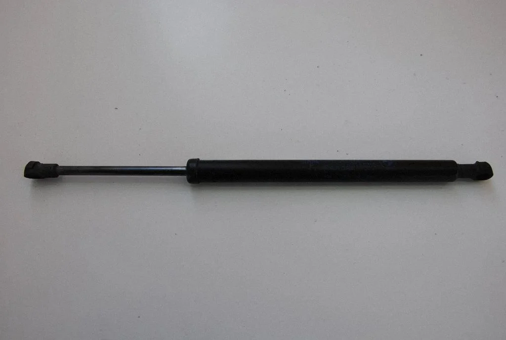 Aizmugurējā vāka amortizators – BMW 3. sērija E90 E91 (2005-2012)