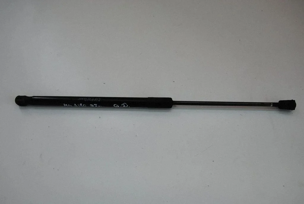 Aizmugurējā vāka amortizators – Mercedes-Benz A klase W169 (2004-2012)