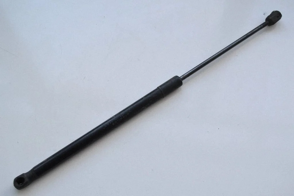 Aizmugurējā vāka amortizators – Mercedes-Benz A klase W169 (2004-2012)