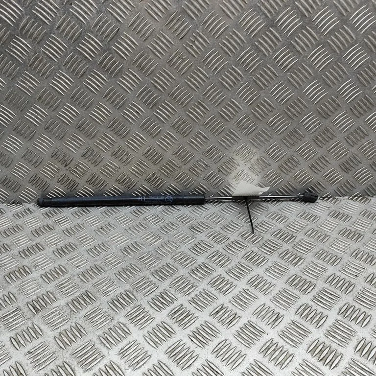 Aizmugurējā vāka amortizators 81770D7001