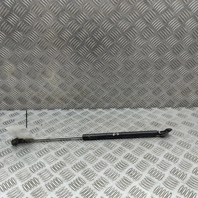 Siłownik (sprężyna gazowa) klapy bagażnika 6895069056