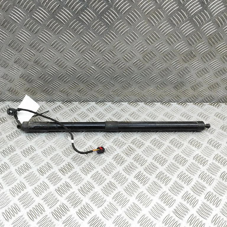 Siłownik (sprężyna gazowa) klapy bagażnika 7P6827851D