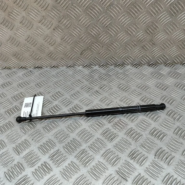 Aizmugurējā vāka amortizators – BMW Series 4 M4 F82 F83 (2014-2020)