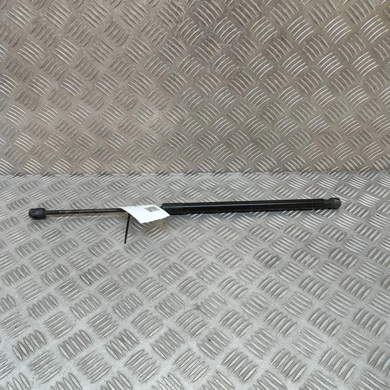 Siłownik (sprężyna gazowa) klapy bagażnika 31297080